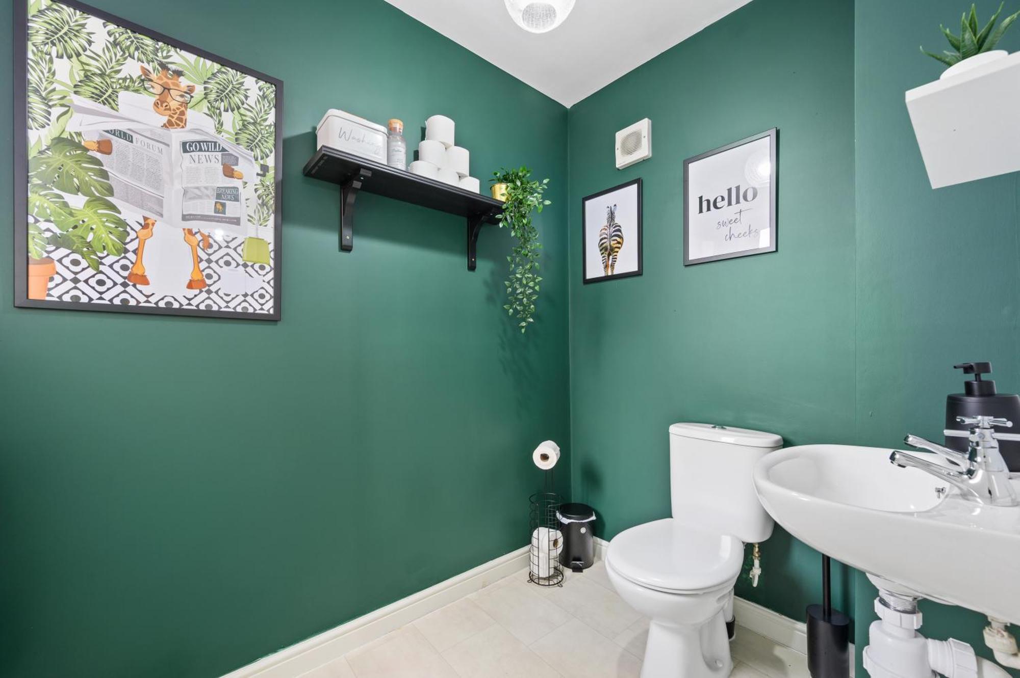 Lovely Manchester House , Quiet Neighborhood, 6Mins To Coop Live Arena, Etihad Stadium & City Centre With Wifi & Free Private Parking Манчестър Екстериор снимка